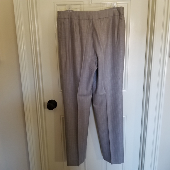 Beautiful Albert Nipon 2pc pant suit.  Size 8. Excellent condition. - Picture 9 of 10